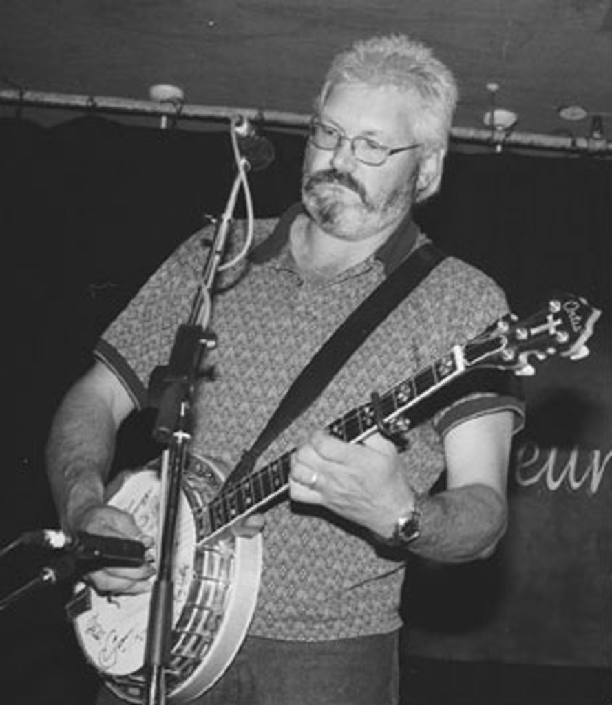 Thomas Moss performing at the Roots Reunion live radio show in Hattiesburg, Spring 2003.