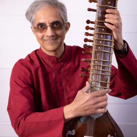 Vish Shenoy with his sitar. Photo by Ron Blaylock 2022.
