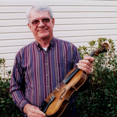 Old-time fiddler Wayne Carter of Amory (photo by Wiley Prewitt for the Mississippi Arts Commission).