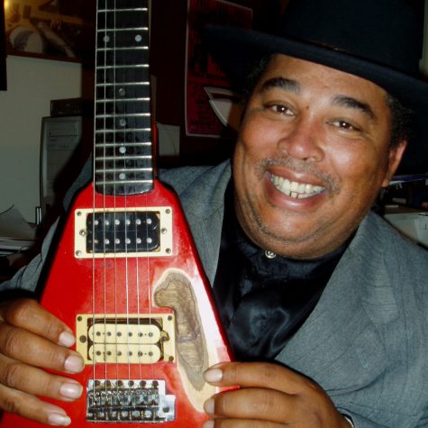 Blues guitarist and vocalist John Horton of Greenville (photo by Scott Barretta for the Mississippi Arts Commission).