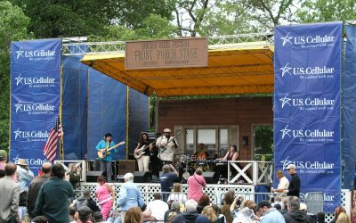 Johnson performing with his band at the Chicago Blues Festival, June 2006.